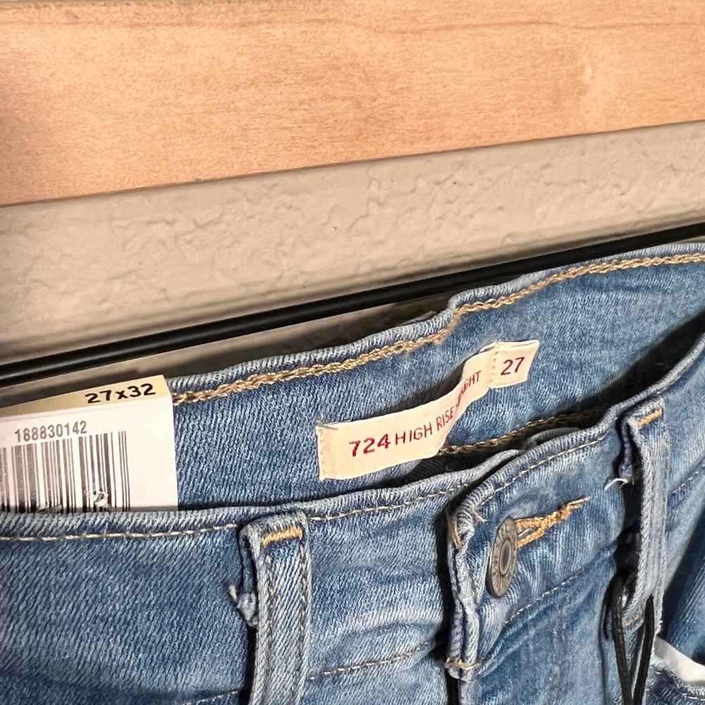 Levi’s | NWT Women’s 724 High Rise Straight Leg Jeans - Light Wash - Picture 8 of 13